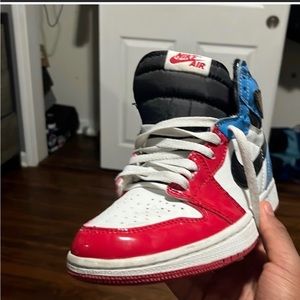 Jordan 1 fearless (WITH STAIN ON LEFT SHOE SHOWN IN 2nd picure).
